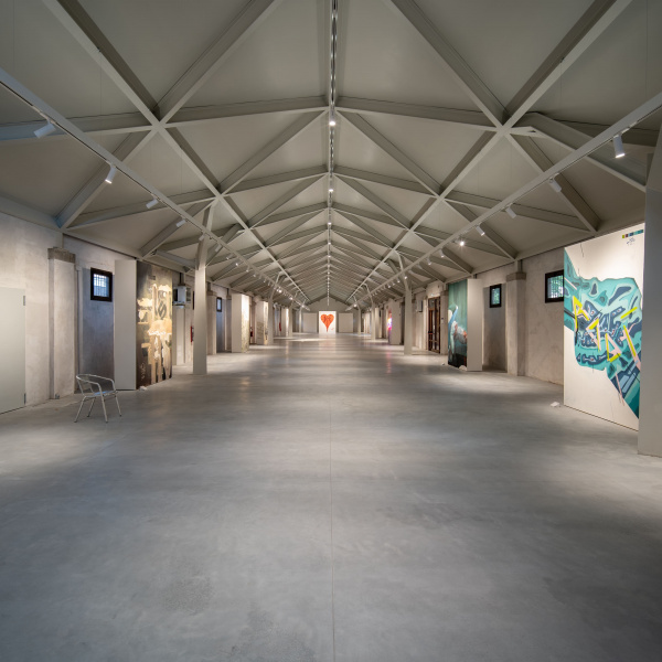 Deco Nuvolato, nuvolato effect floor with light gray finish. Forte Marghera museum, Venice. 15