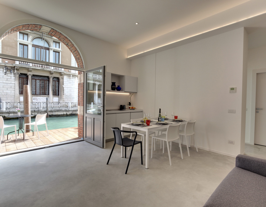 Deco Nuvolato, nuvolato effect floor with light gray. Castello6525 luxury lofts, Venice, Italy