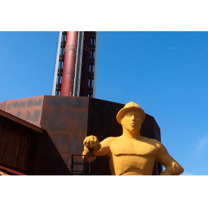 Golden Driller attractie - Fraispertuis park (Jeanménil, Frankrijk)