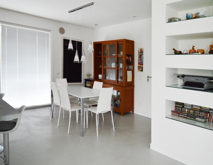 Microverlay®, low thickness concrete resin floor with taupe finish. Private villa, Bolzano Vicentino (Italy)