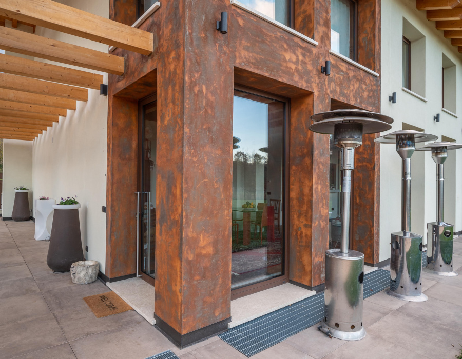 Oxydecor®, rivestimento verticale effetto Corten. Cantina Terre di Ezzelino, San Zenone degli Ezzelini (TV)