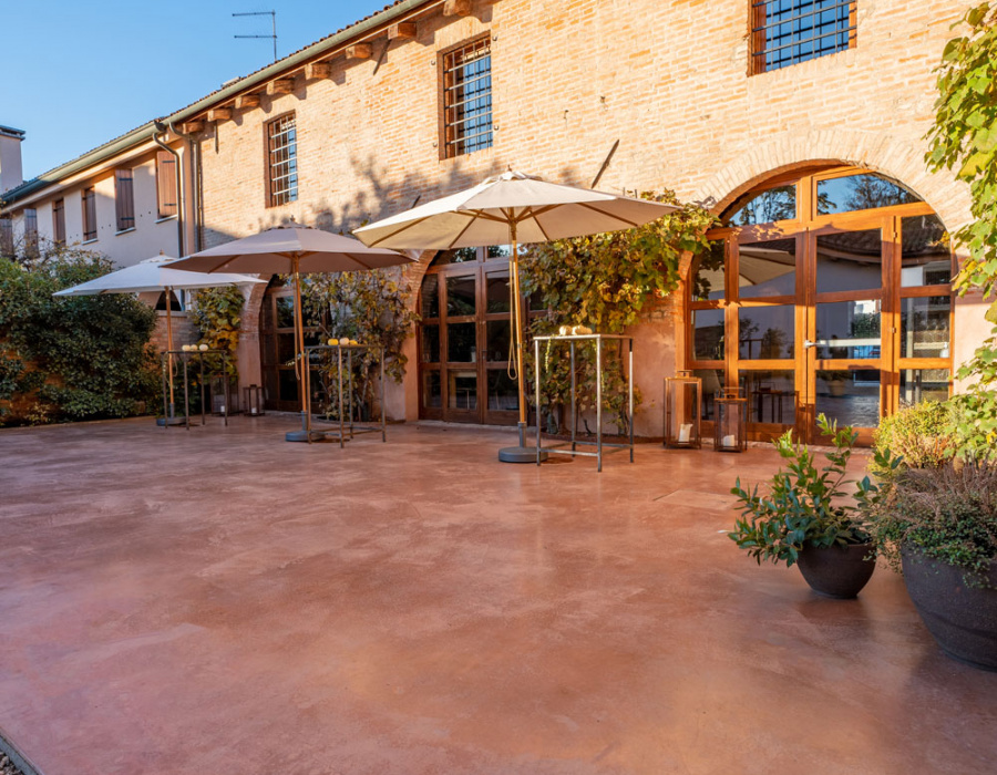 Pavilux, industrial flooring cuoio color. Villa Rossi restaurant, Noale, Venice