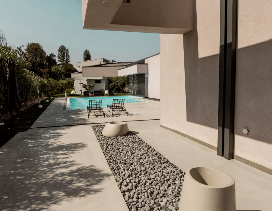 Skygrip pavimento effetto grip basso spessore per esterni, finitura platinum. Villa privata, Porto Mantovano (MN) 02