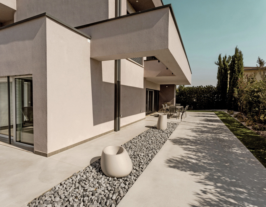 Skygrip pavimento effetto grip basso spessore per esterni, finitura platinum. Villa privata, Porto Mantovano (MN) 03