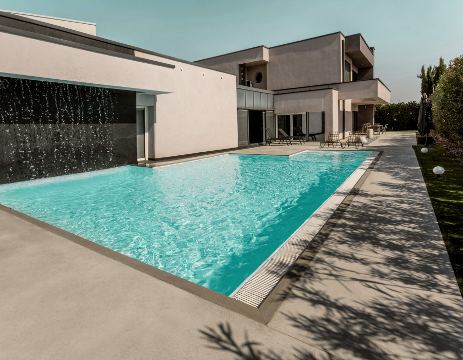 Skygrip pavimento effetto grip basso spessore per esterni, finitura platinum. Villa privata, Porto Mantovano (MN) 05