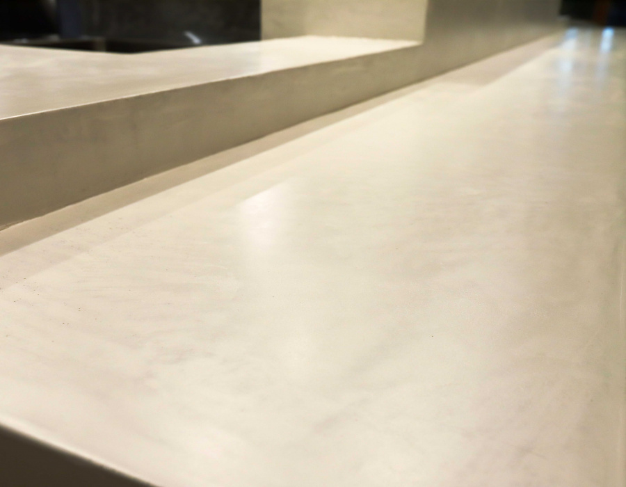 Microverlay®, low thickness concrete resin coating, white finish. Izakaya Bambi, Matsuyama-city, Japan