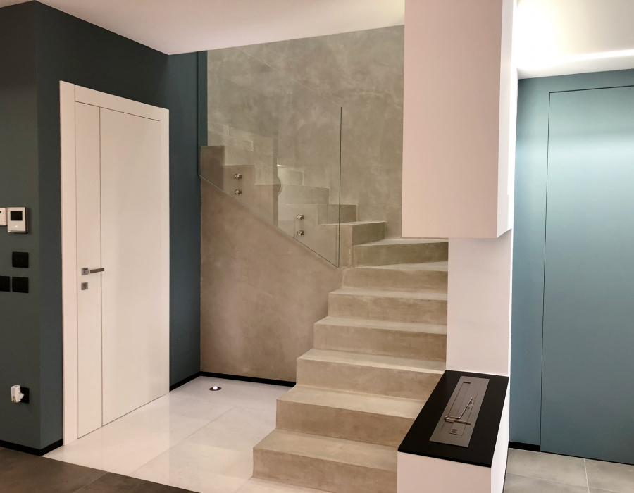 Microverlay®, rivestimento cemento resina basso spessore finitura gray. Villa privata. Alcamo (TP)