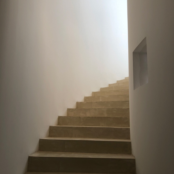 Microverlay®, rivestimento cemento resina basso spessore finitura gray. Villa privata. Alcamo (TP)